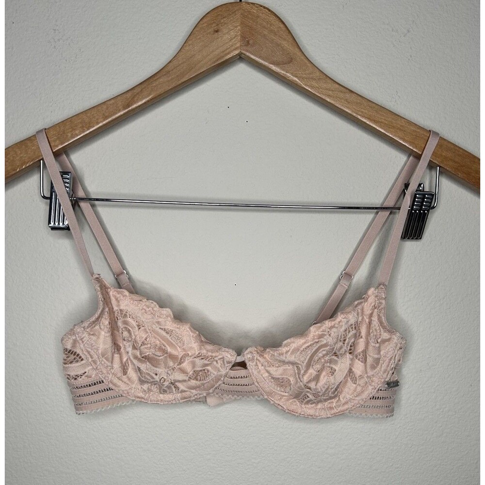 Gilly Hicks Size 32 A Delicate Lace Lightly Lined Underwire Balconette Bra
